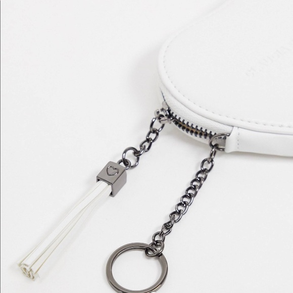 Heart Shaped Coin Purse in White - Picture 3 of 7